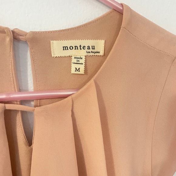 Monteau Peach Scallop Flutter Sleeve Chiffon Pleated Keyhole Top Size Medium - Picture 4 of 6